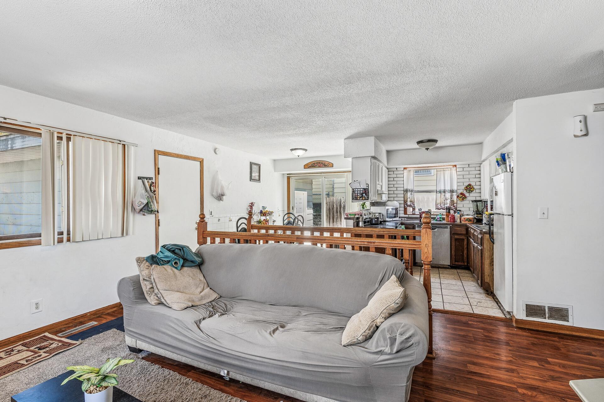 360 Hawthorne Avenue E