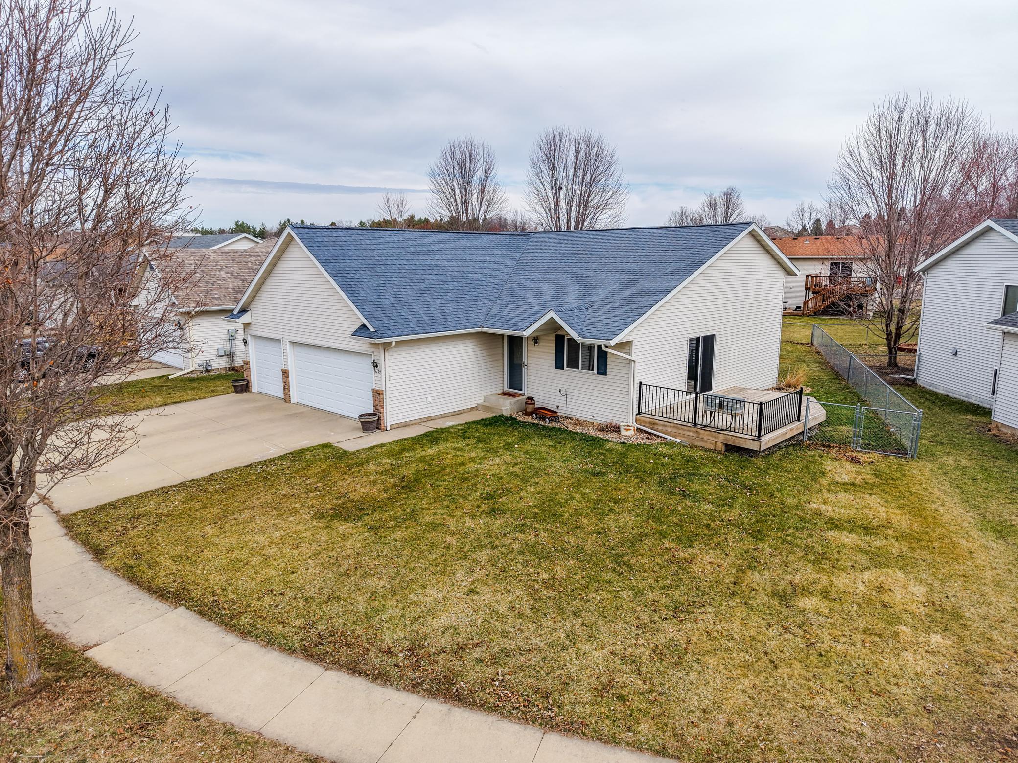 1154 Peregrine Dr SE