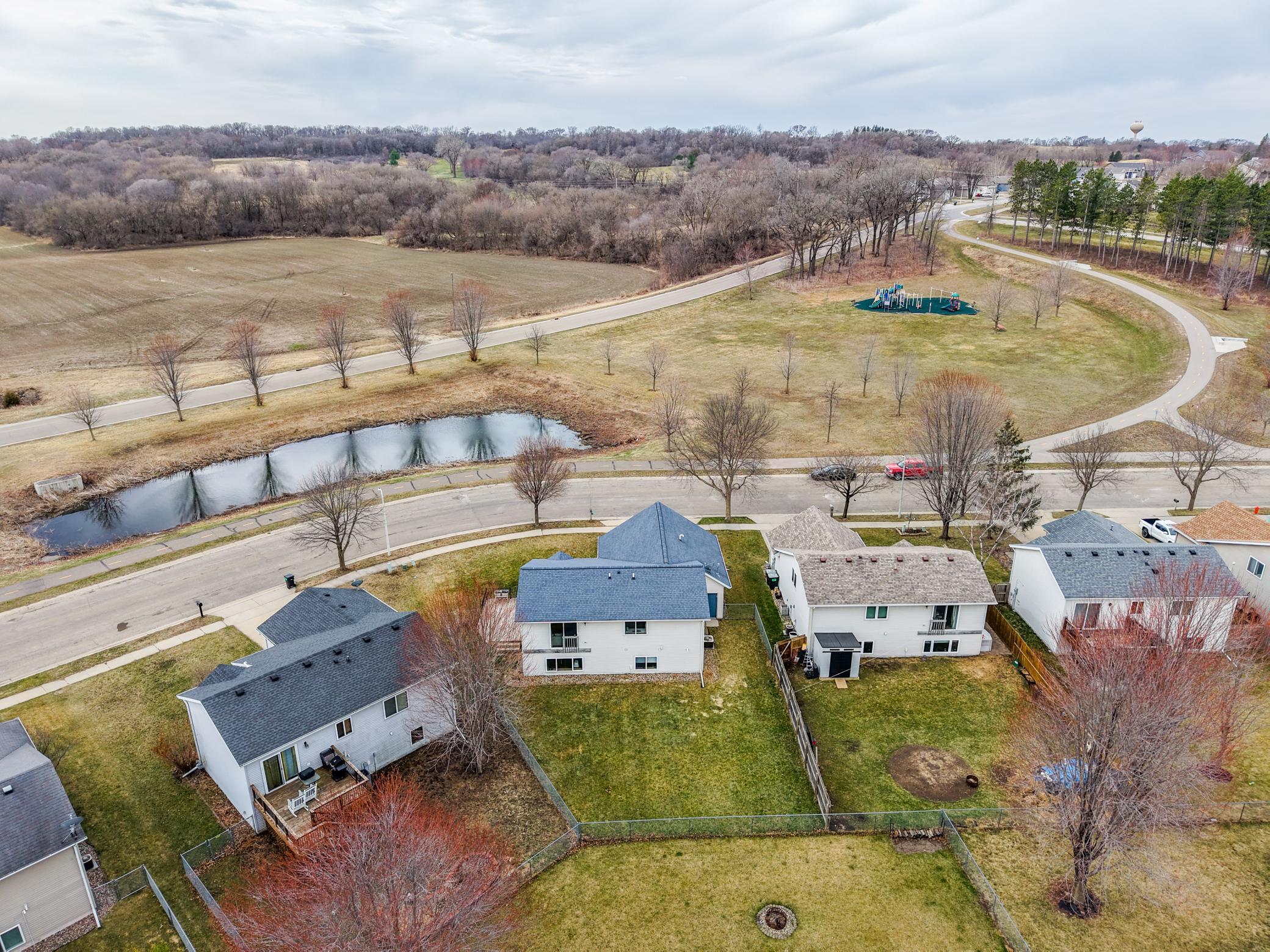 1154 Peregrine Dr SE