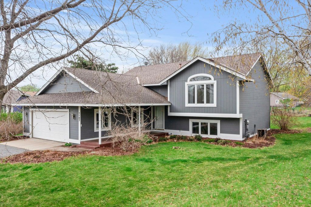 Photo of 1107 Prairie Court S, Shakopee, MN 55379 (MLS # 7061559)