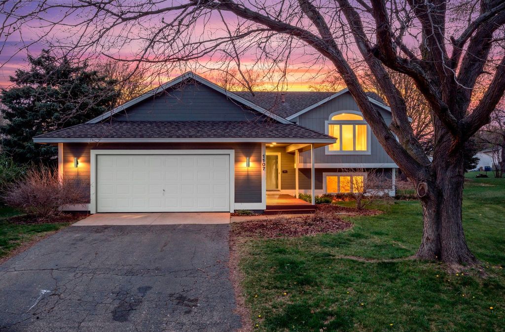 Photo of 1107 Prairie Court S, Shakopee, MN 55379 (MLS # 7061559)