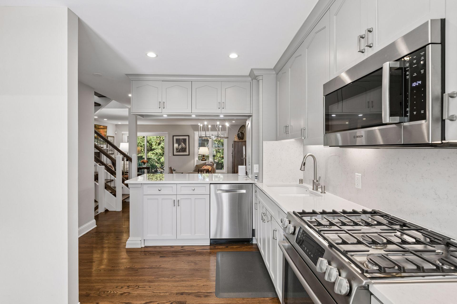 1952 Dupont Avenue S