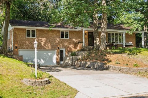 125 Hampshire Avenue N Golden Valley MN 55427