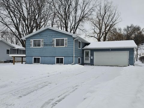 211 Edgeview Drive Rollingstone MN 55969