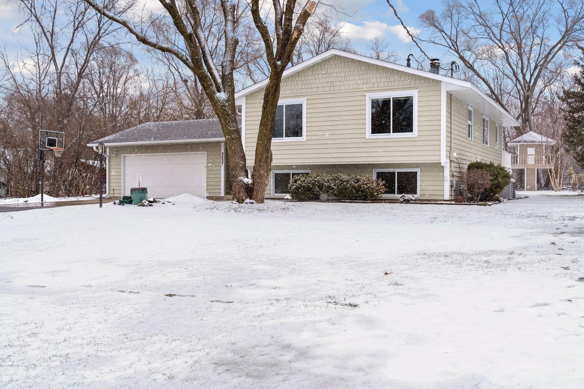 3237 Shores Boulevard