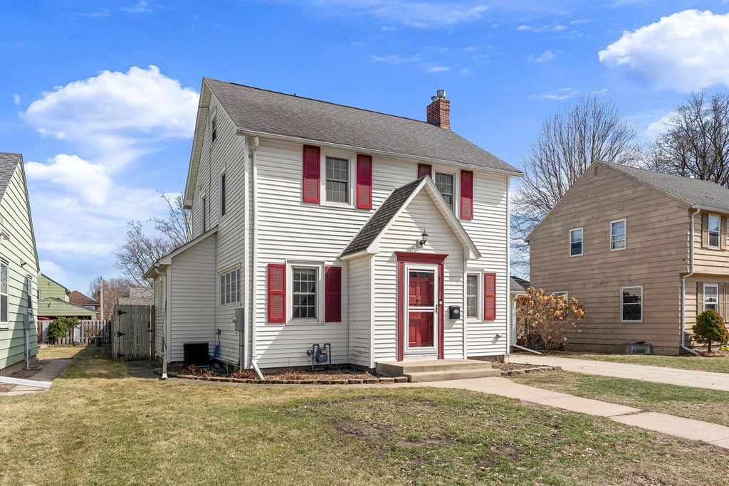 Photo of 511 10th Street SW, Austin, MN 55912 (MLS # 7046190)