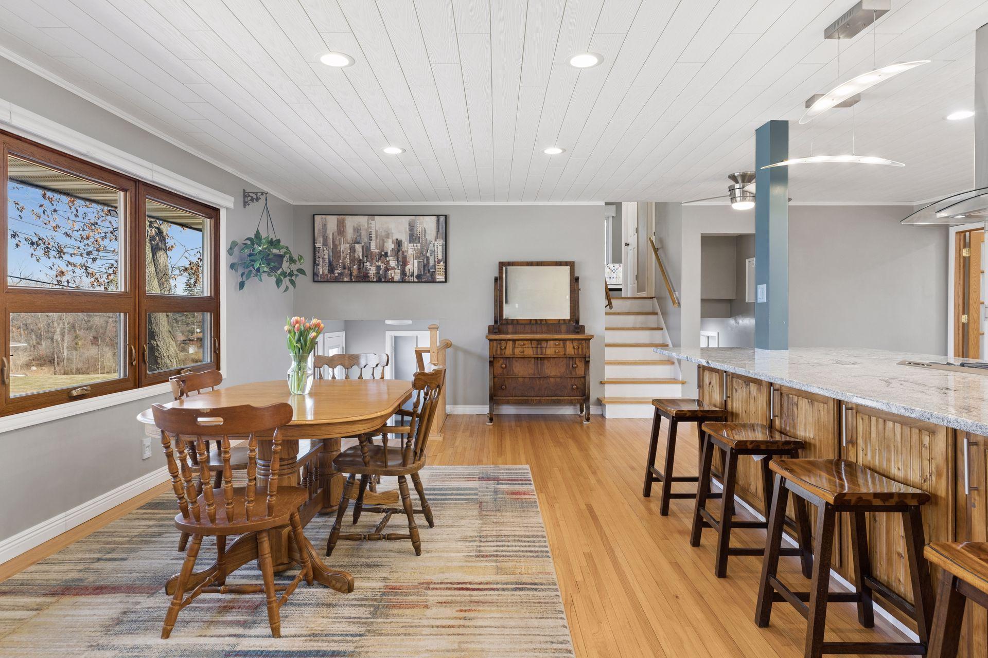 4415 Victoria Street N