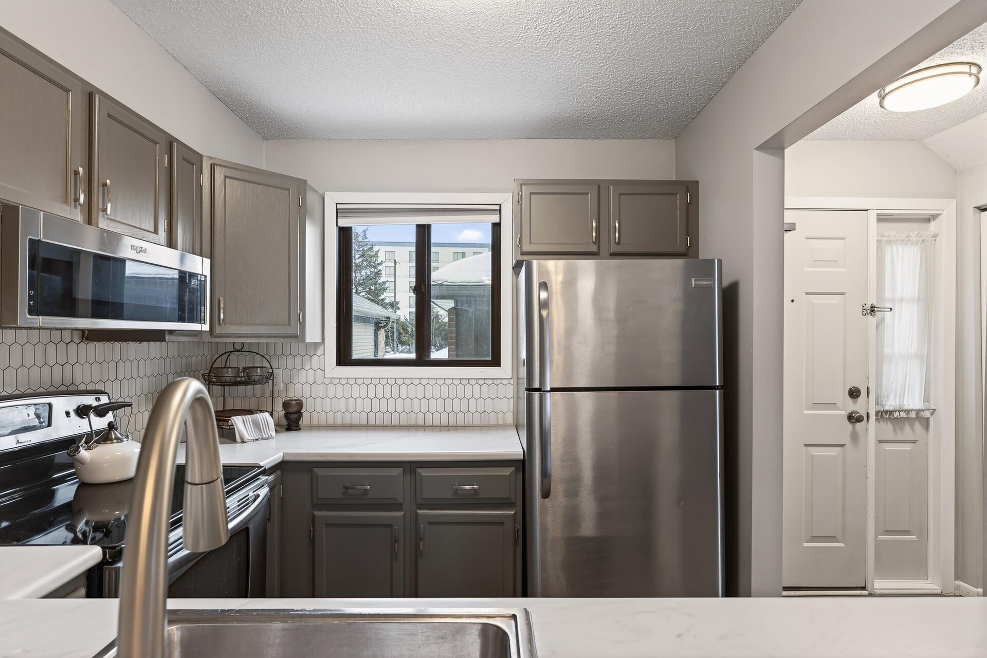 425 Shelard Parkway 102