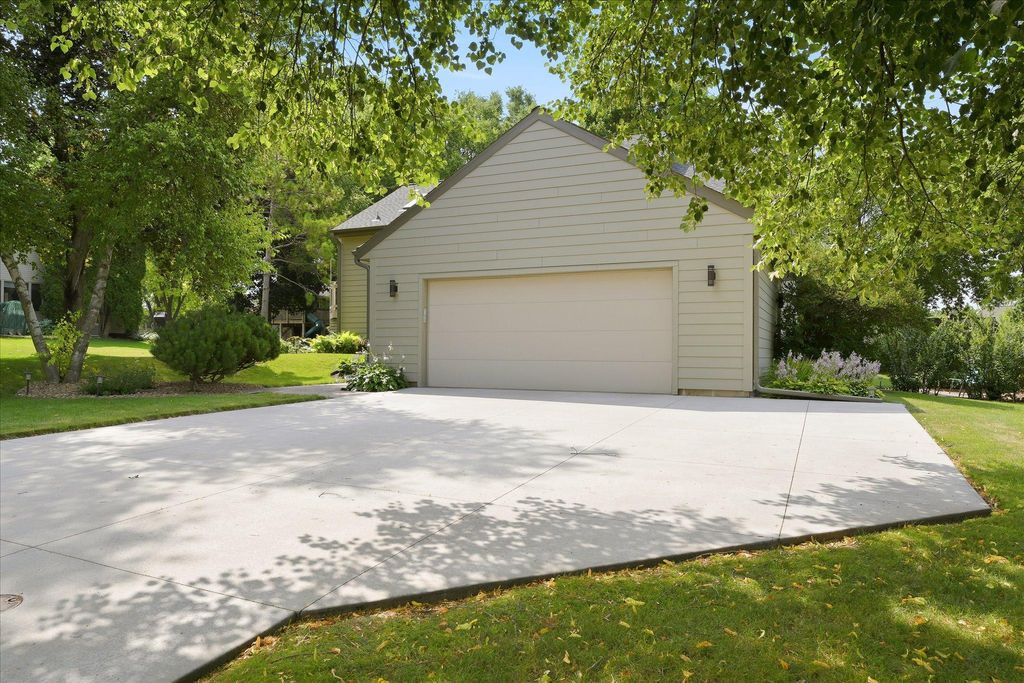 Photo of 15809 Nursery Drive, Minnetonka, MN 55345 (MLS # 7111768)