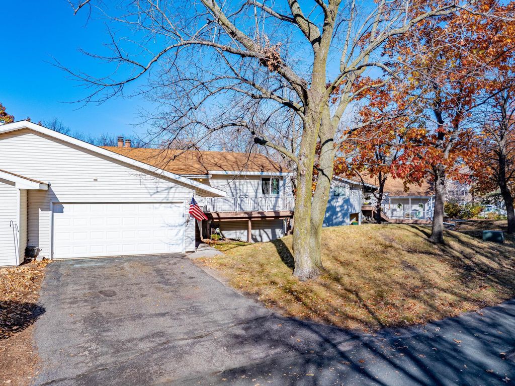 Photo of 7922 Timber Lake Drive, Eden Prairie, MN 55347 (MLS # 7037082)