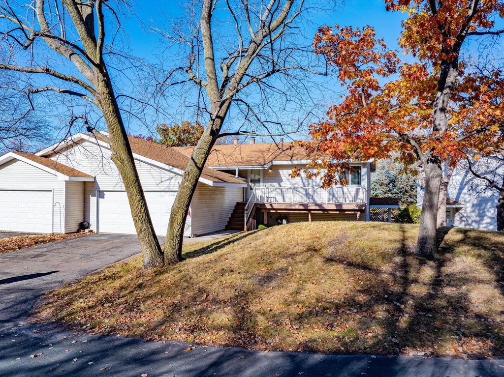 Photo of 7922 Timber Lake Drive, Eden Prairie, MN 55347 (MLS # 7037082)