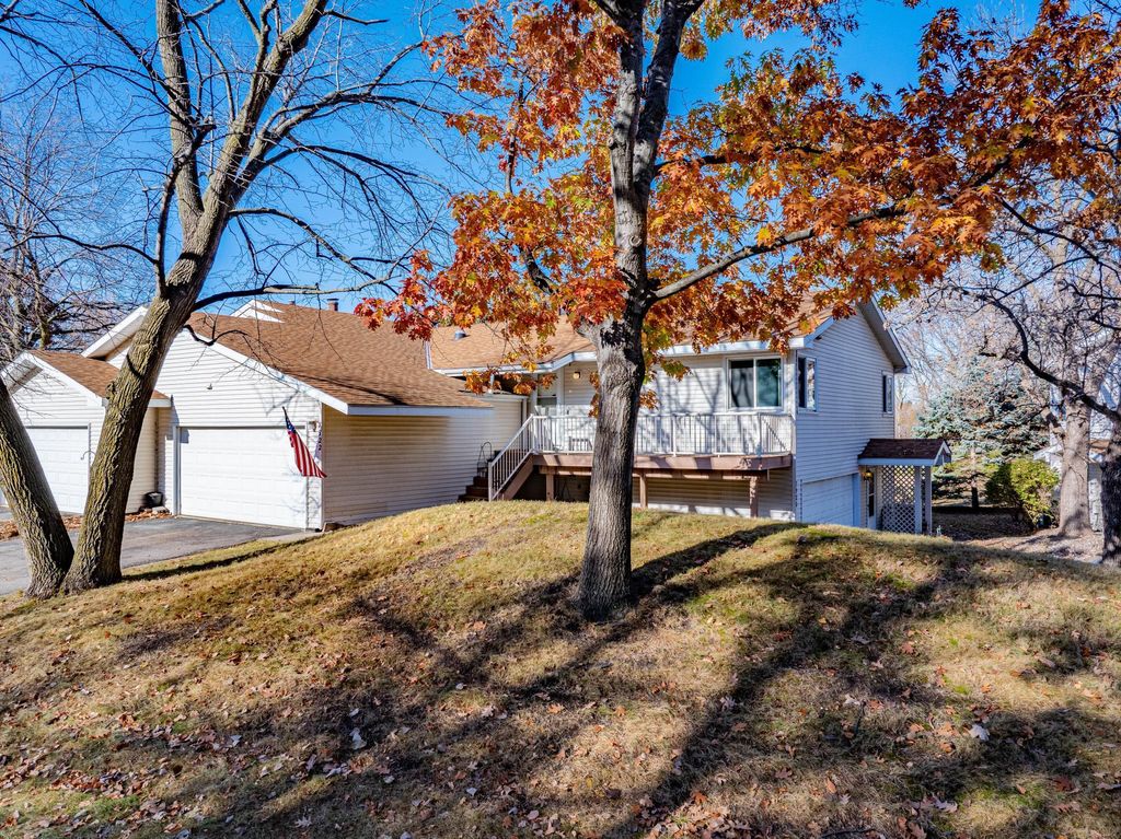 Photo of 7922 Timber Lake Drive, Eden Prairie, MN 55347 (MLS # 7037082)