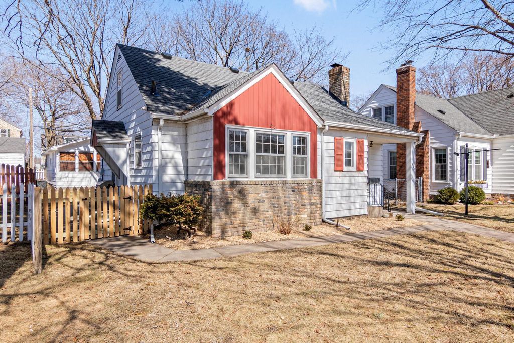 Photo of 1451 Bayard Avenue, Saint Paul, MN 55116 (MLS # 7047066)