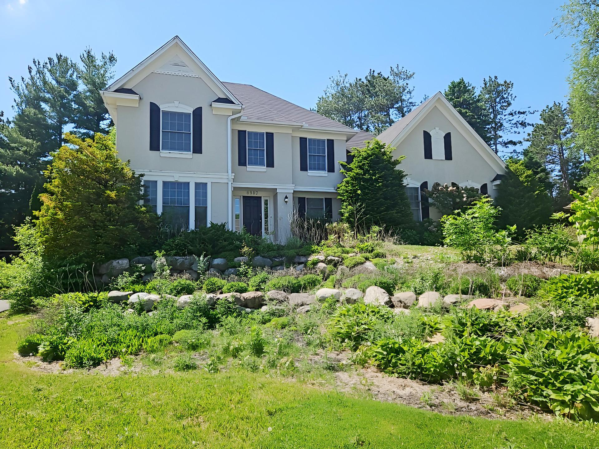 8982 Hunters Trail