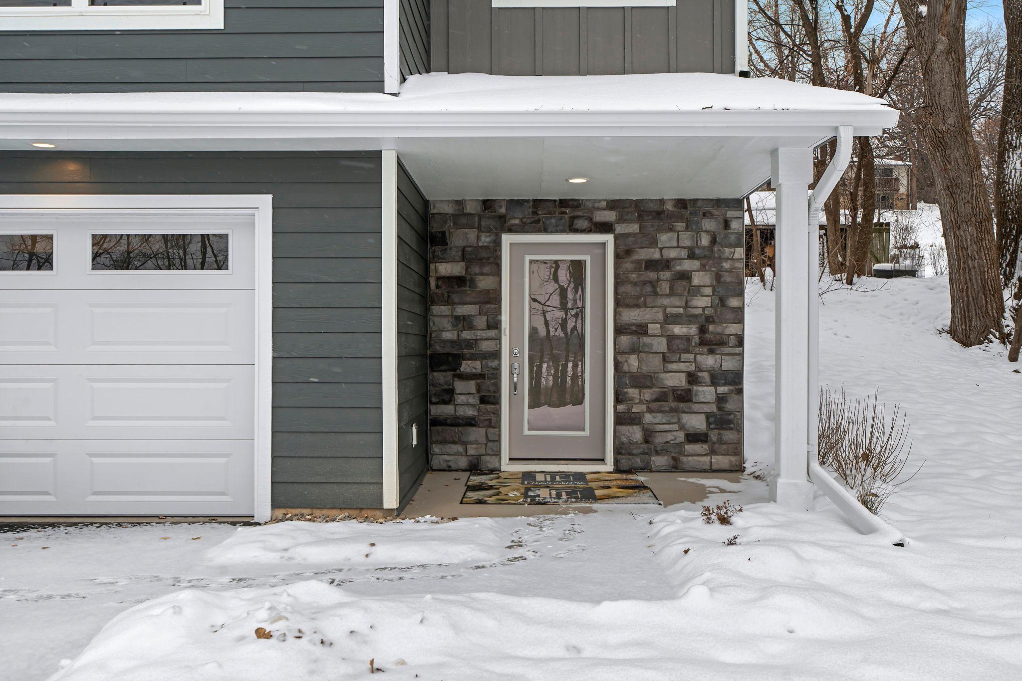 2817 Victoria Street N