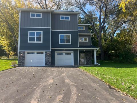 2817 Victoria Street N Roseville MN 55113