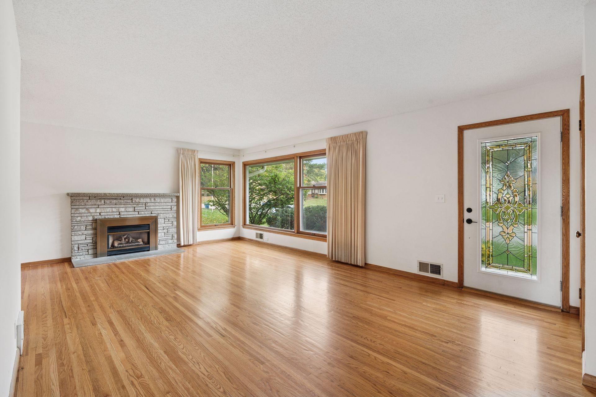 11051 Russell Avenue S