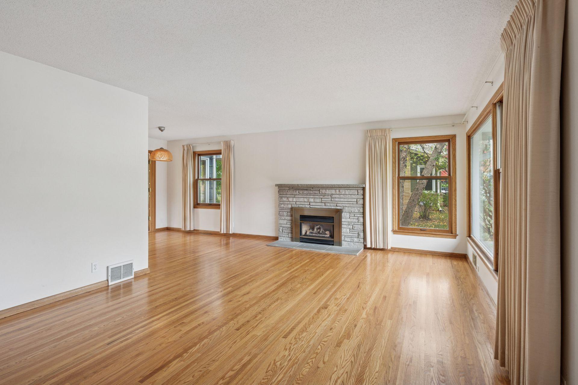 11051 Russell Avenue S