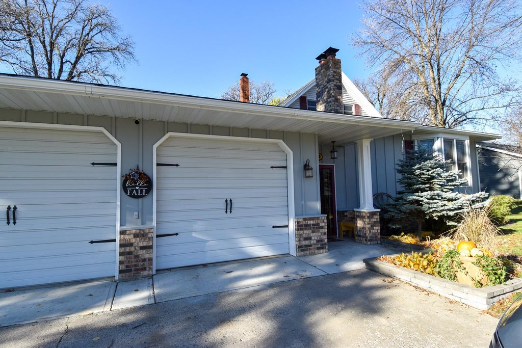 Photo of 639 N 4th Street, Warren, MN 56762 (MLS # 7022846)