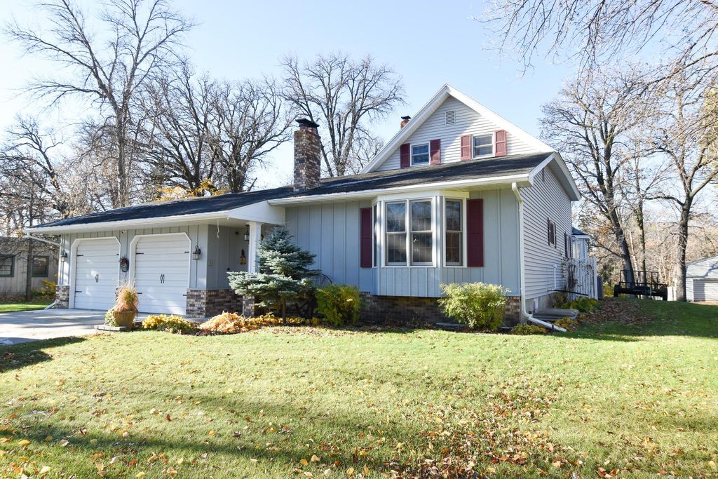 Photo of 639 N 4th Street, Warren, MN 56762 (MLS # 7022846)