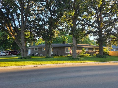 Photo of 1020 Roberts Road SW, Hutchinson, MN 55350 (MLS # 6778186)