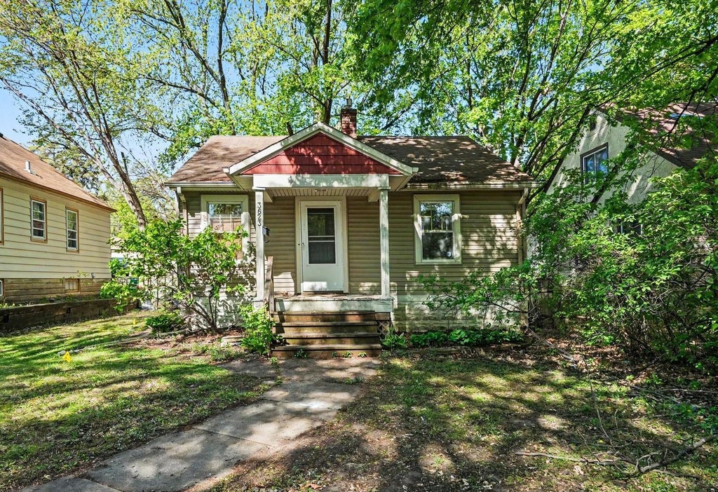 Photo of 3623 Russell Avenue N, Minneapolis, MN 55412 (MLS # 7138253)