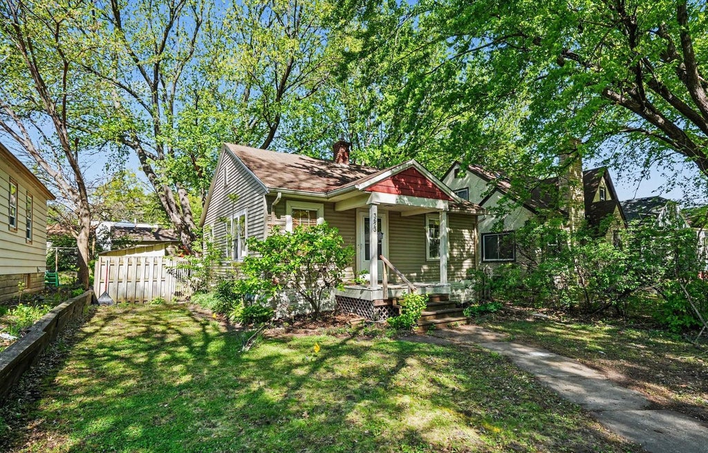 Photo of 3623 Russell Avenue N, Minneapolis, MN 55412 (MLS # 7138253)