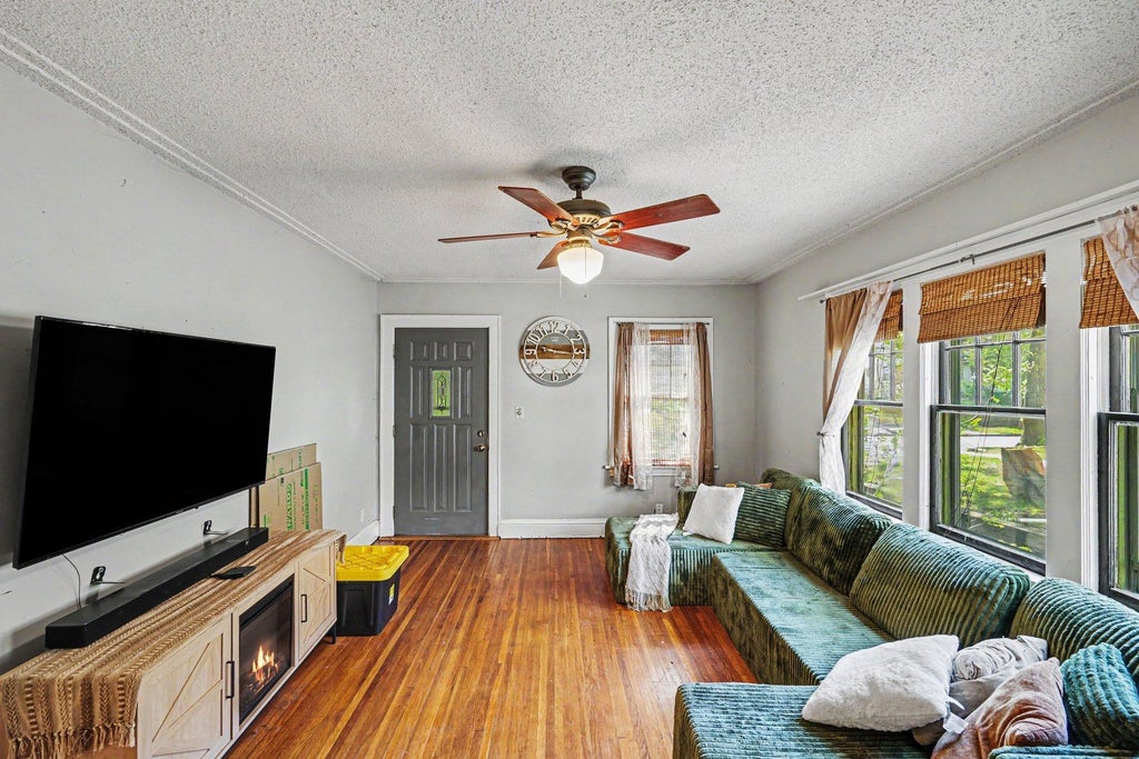Photo of 3623 Russell Avenue N, Minneapolis, MN 55412 (MLS # 7138253)