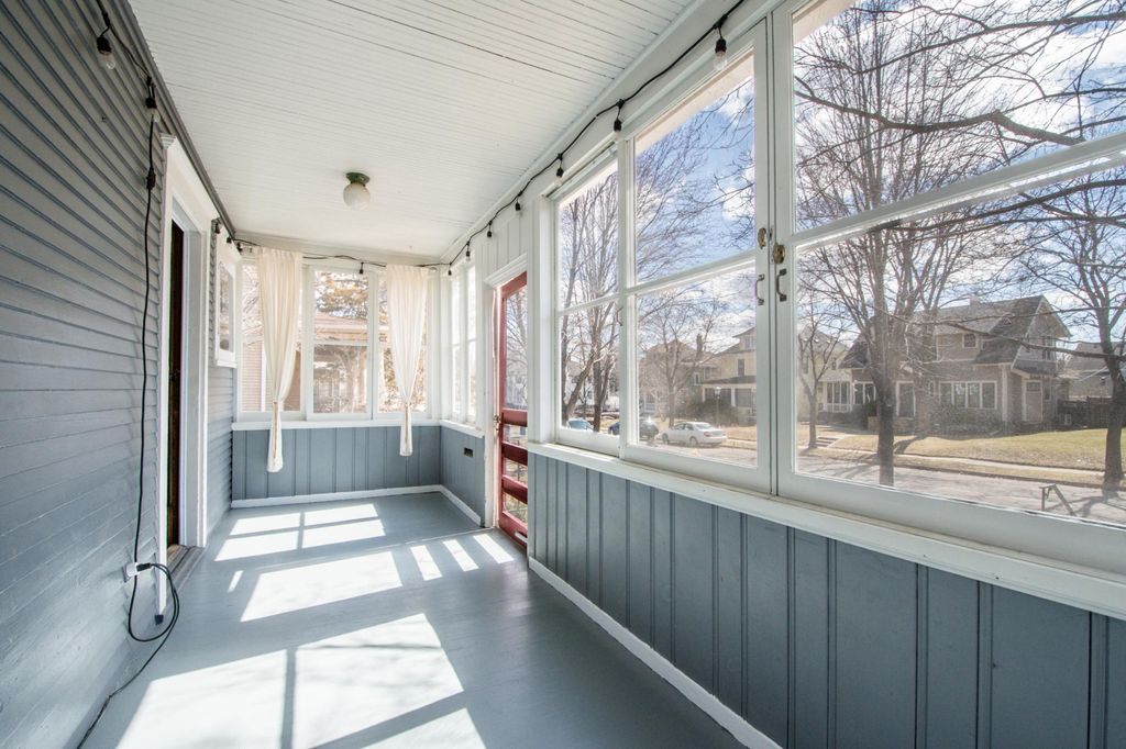 Photo of 939 Linwood Avenue, Saint Paul, MN 55105 (MLS # 7043089)