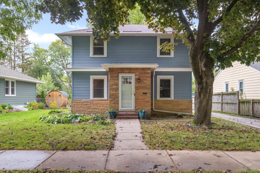 Photo of 762 Lexington Parkway S, Saint Paul, MN 55116 (MLS # 7041350)