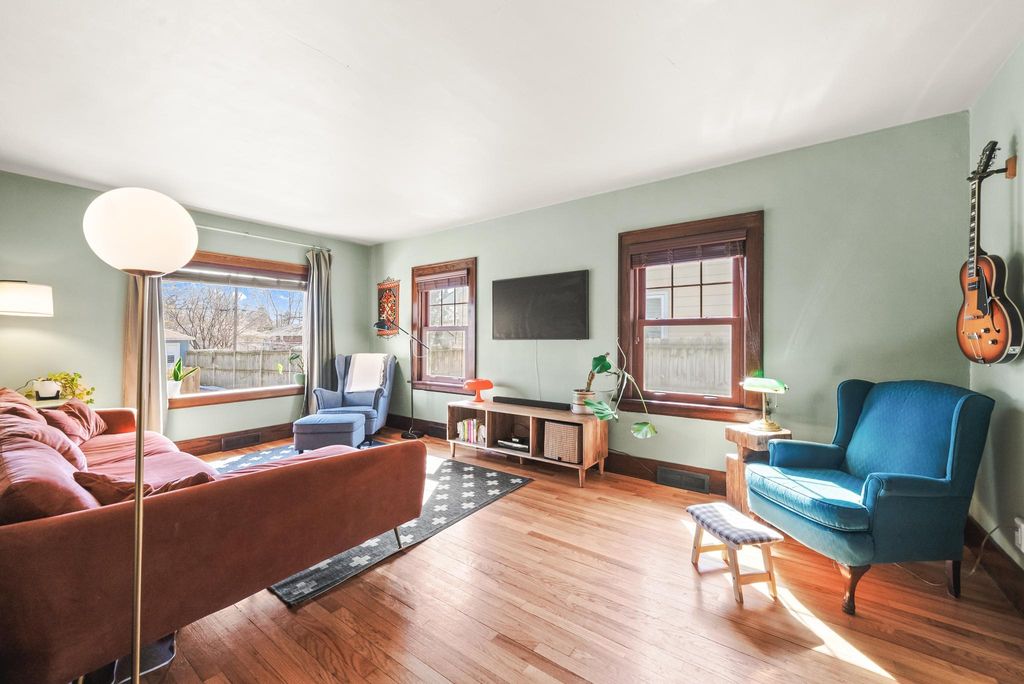 Photo of 762 Lexington Parkway S, Saint Paul, MN 55116 (MLS # 7041350)