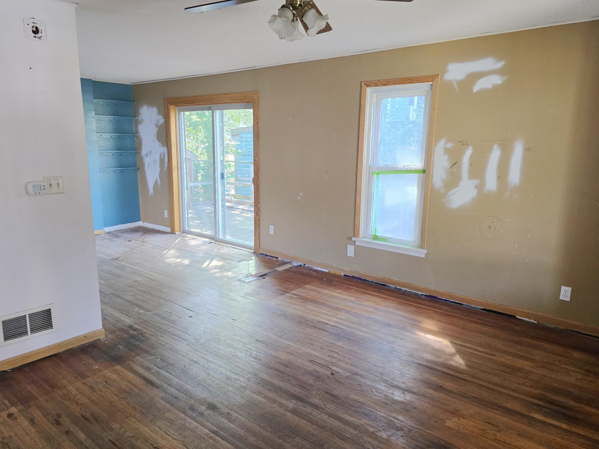 706 E 3rd Street - Photo 3