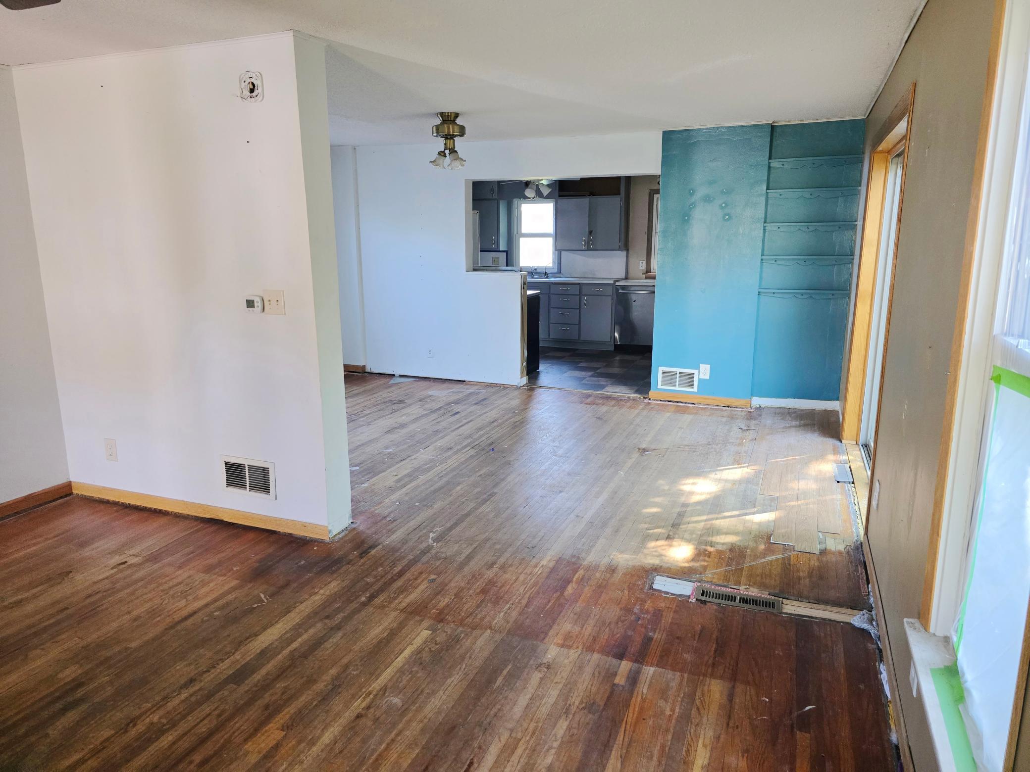 706 E 3rd Street - Photo 4
