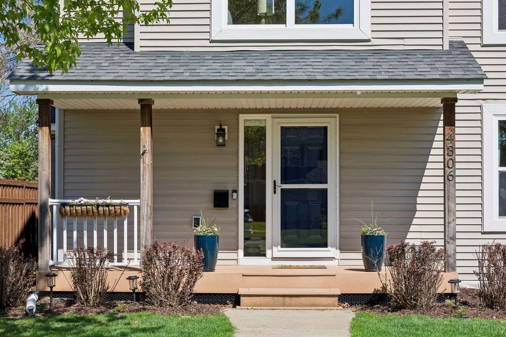 Photo of 4306 Zane Avenue N, Crystal, MN 55422 (MLS # 7076454)
