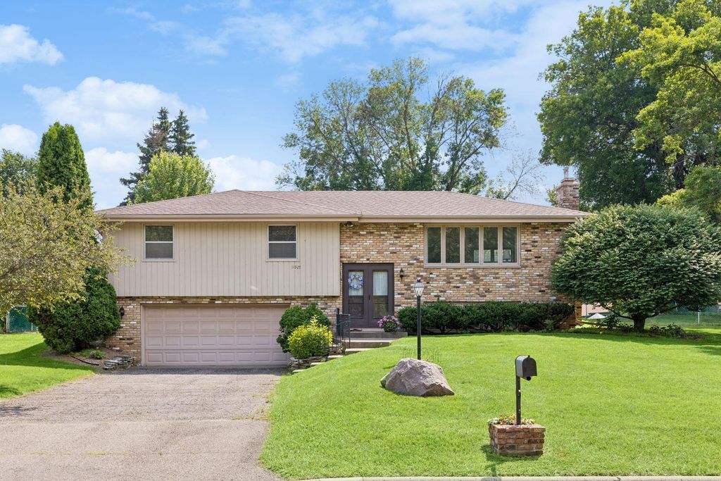 Photo of 14925 32nd Avenue N, Plymouth, MN 55447 (MLS # 7100563)