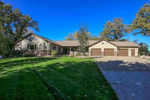 Photo of 660 Lakewood Drive SW, Hutchinson, MN 55350 (MLS # 6742074)