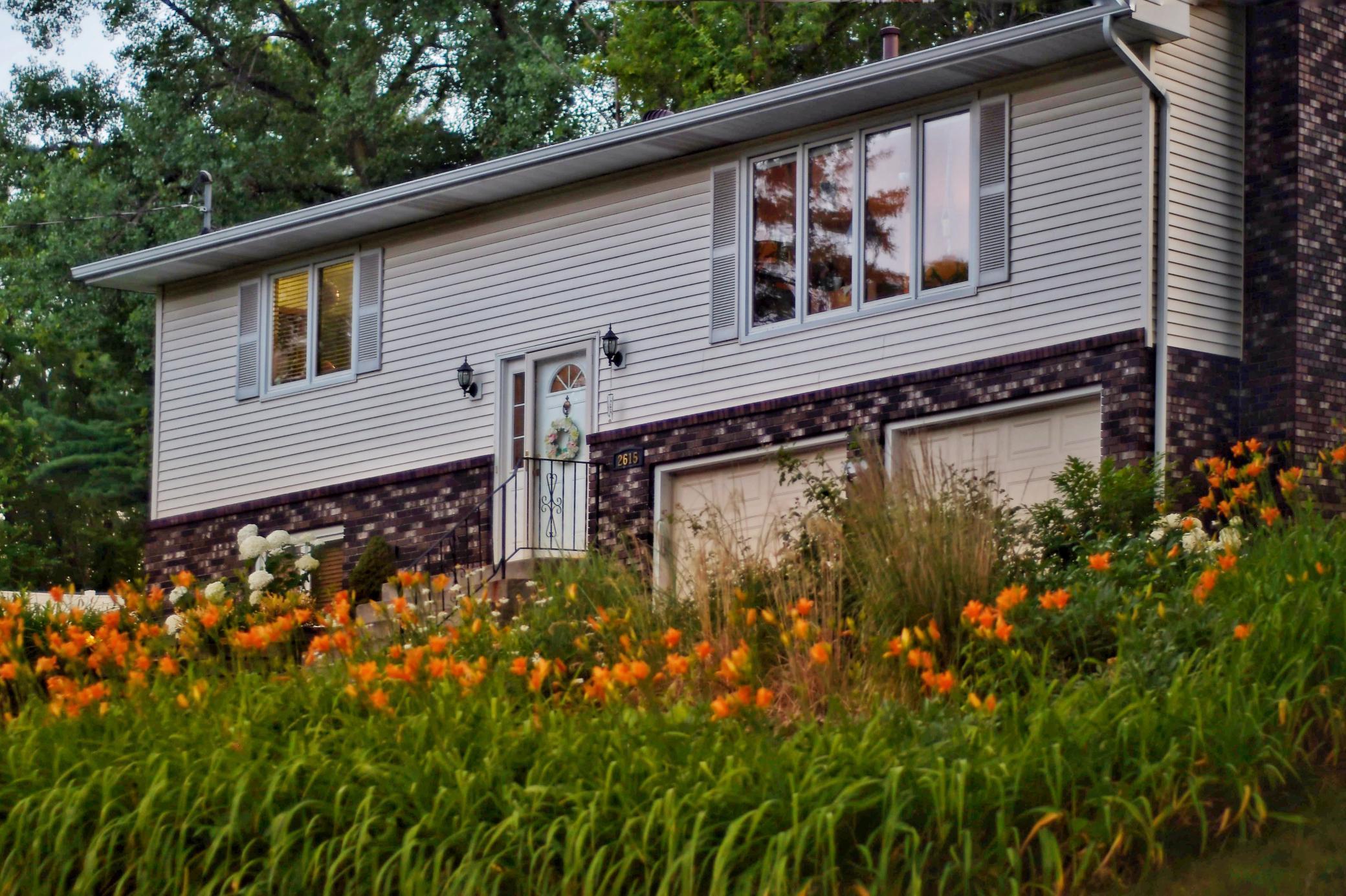 2615 Flandrau Street N