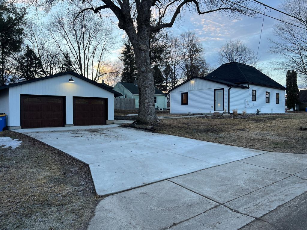 Photo of 104 6th Avenue E, Ellendale, MN 56026 (MLS # 7022691)