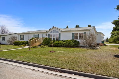 Photo of 4 4th Avenue SE, Gwinner, ND 58040 (MLS # 7060687)