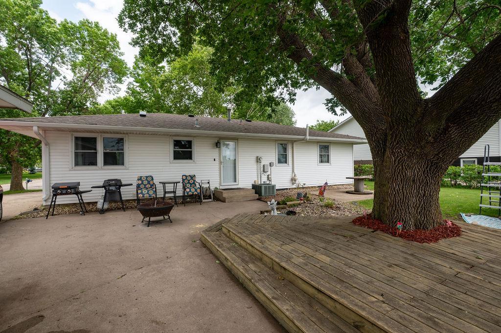 Photo of 2813 12 Avenue NW, Willmar, MN 56201 (MLS # 7100908)