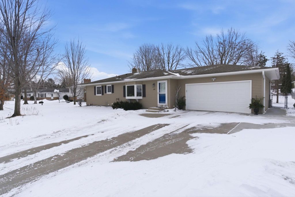 Photo of 3918 Turquoise Point, Eagan, MN 55122 (MLS # 7013010)