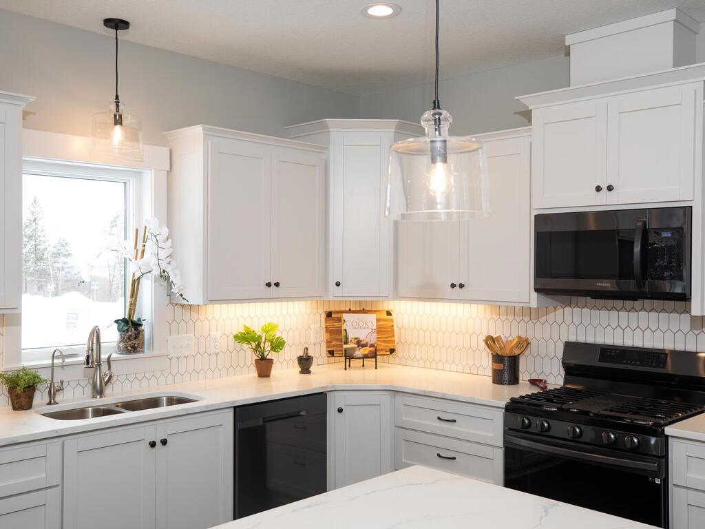 19230 Meadowridge Trail N