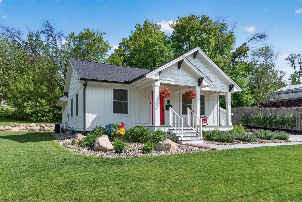 Photo of 822 Laurel Street W, Stillwater, MN 55082 (MLS # 7078330)