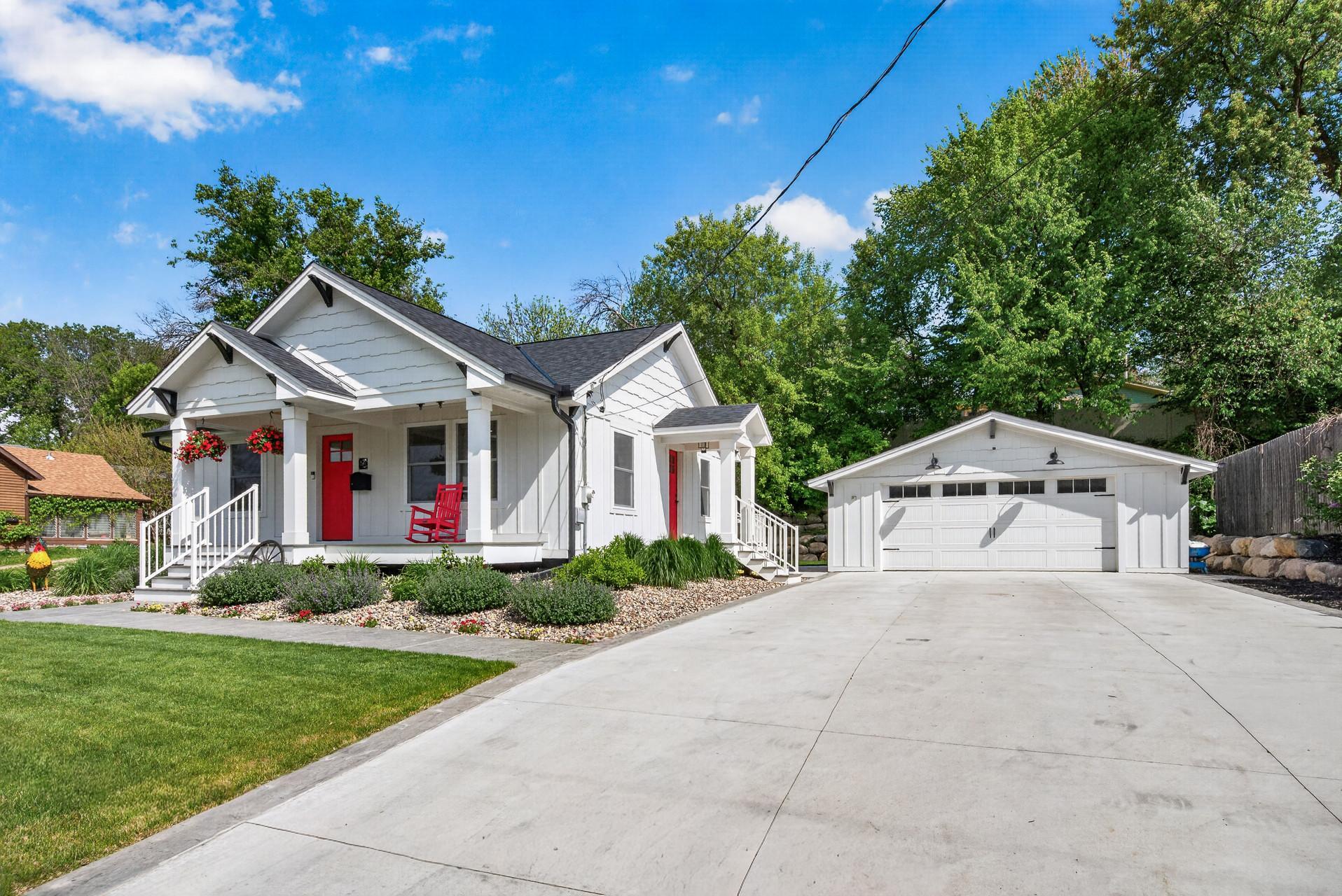 822 Laurel Street W