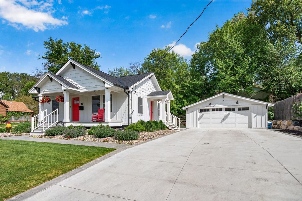 Photo of 822 Laurel Street W, Stillwater, MN 55082 (MLS # 7078330)
