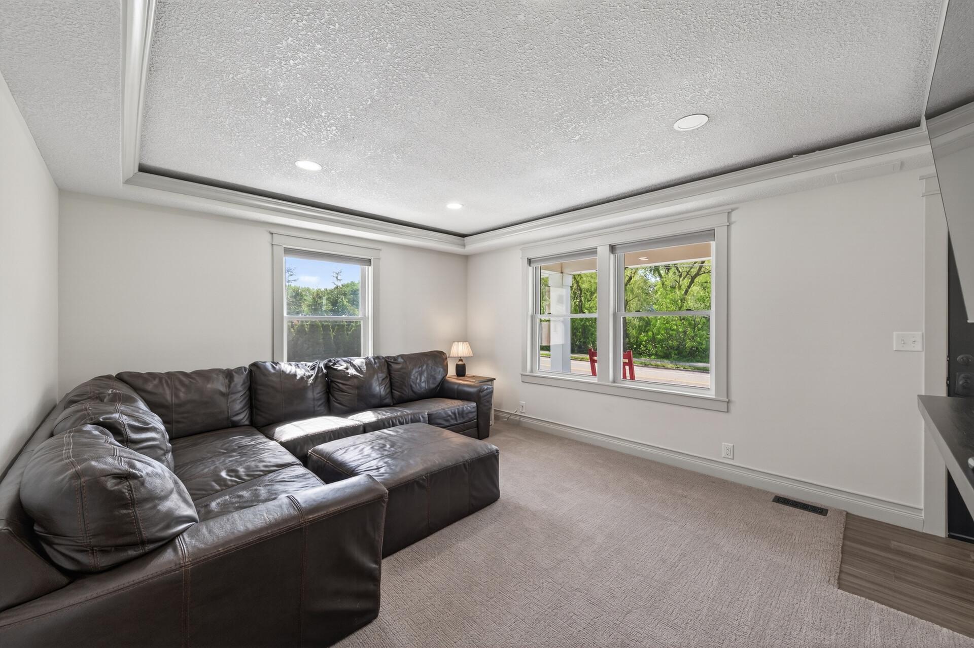 822 Laurel Street W