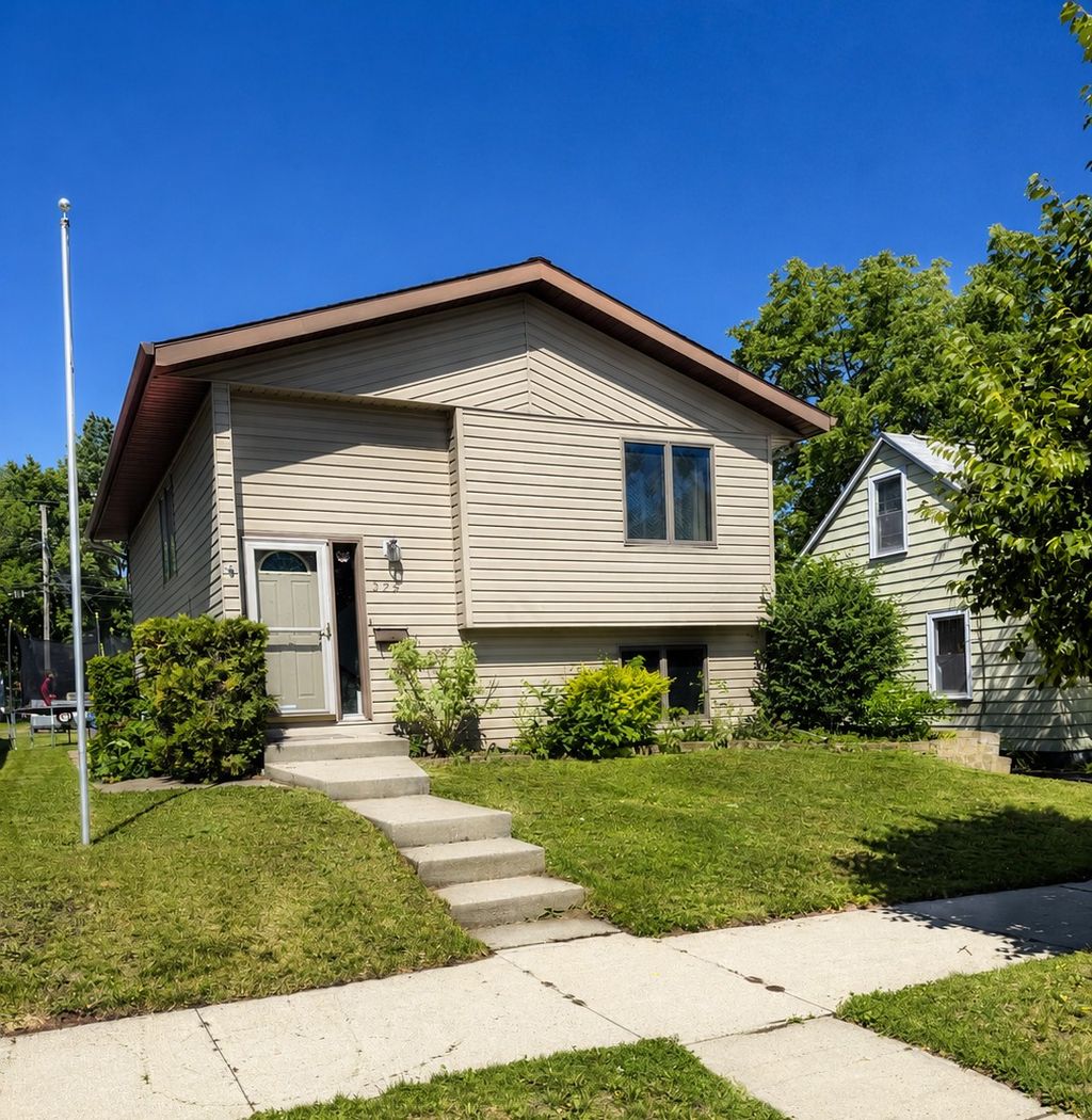 Photo of 325 24th Avenue N, Saint Cloud, MN 56303 (MLS # 7099384)