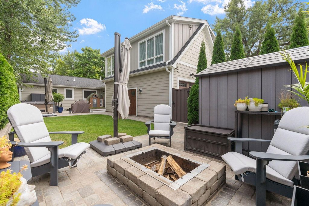 Photo of 263 Lexington Parkway S, Saint Paul, MN 55105 (MLS # 7000624)