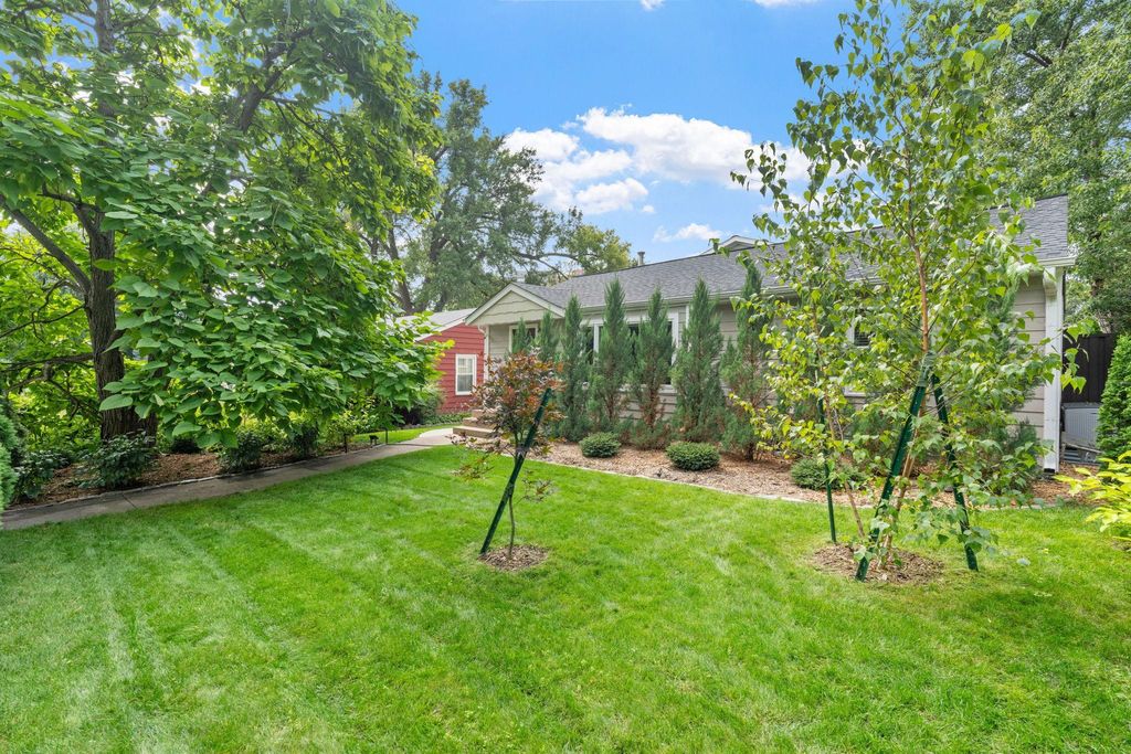 Photo of 263 Lexington Parkway S, Saint Paul, MN 55105 (MLS # 7000624)