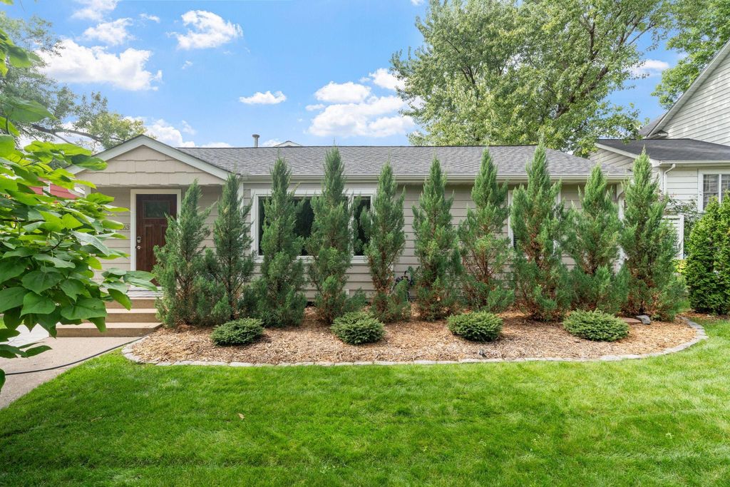 Photo of 263 Lexington Parkway S, Saint Paul, MN 55105 (MLS # 7000624)